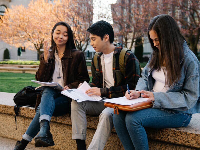 How to Apply for Scholarships in Canada